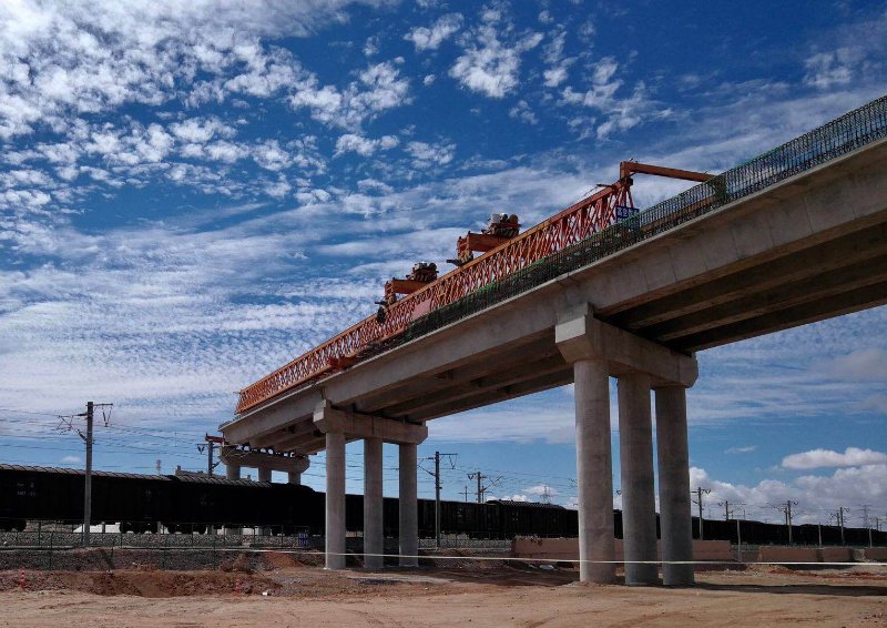 混凝土路肩滑模摊铺机_桥面铺装摊铺机_甘肃路桥滑模摊铺机