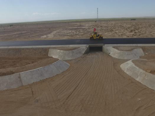 甘肃路桥滑模摊铺机_混凝土路肩滑模摊铺机_桥面铺装摊铺机