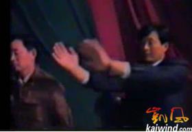 ▲李洪志早期给人现场“发功”治病