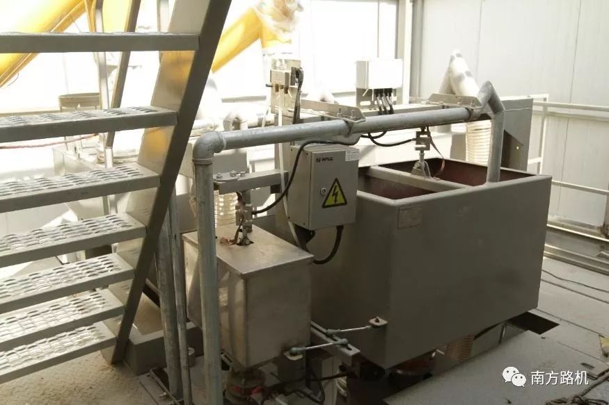 强制式混凝土搅拌机视频_强制式混凝土搅拌机型号大全_强制式混凝土搅拌机产品