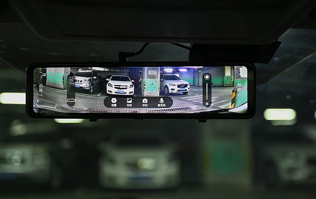 行车评测仪记录视镜后不显示_行车评测仪记录视镜后还能用吗_后视镜行车记录仪评测