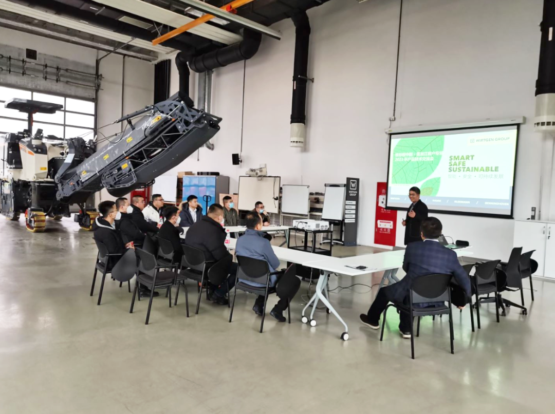 滑模摊铺机构造_滑模摊铺机用在哪里_滑模摊铺机图片