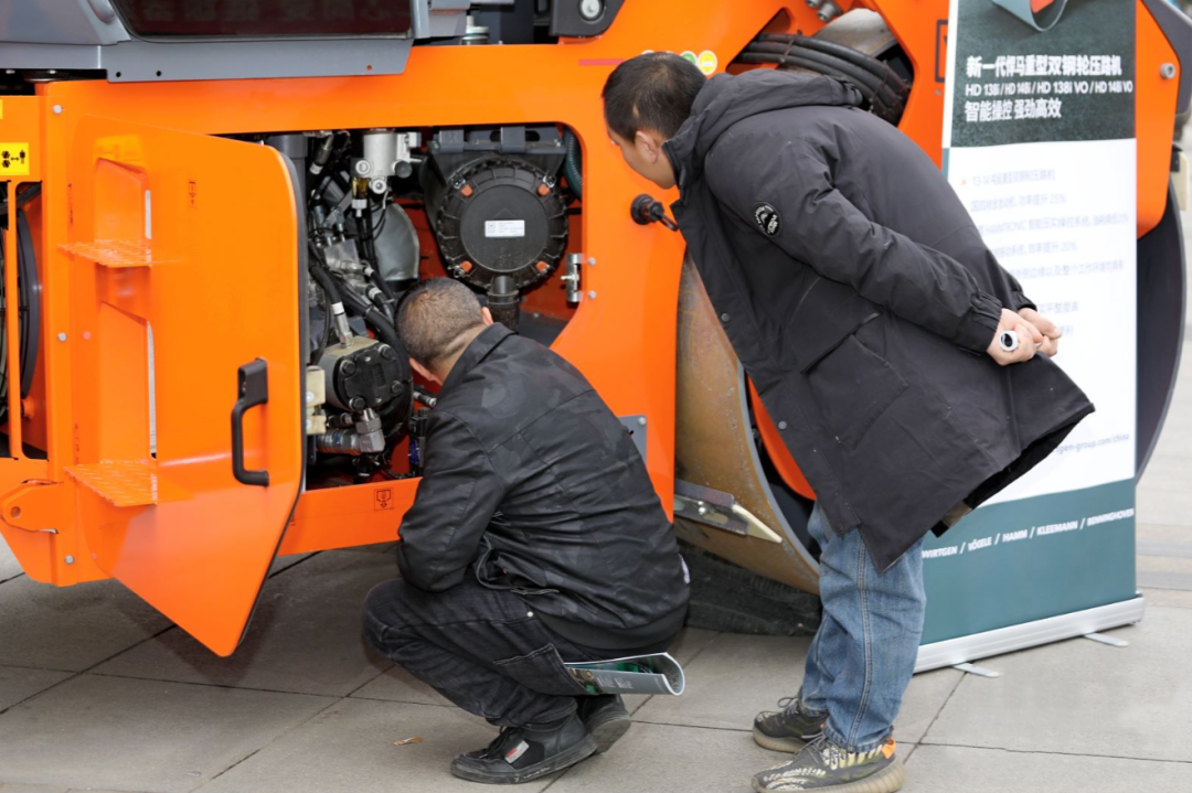 滑模摊铺机图片_滑模摊铺机构造_滑模摊铺机用在哪里
