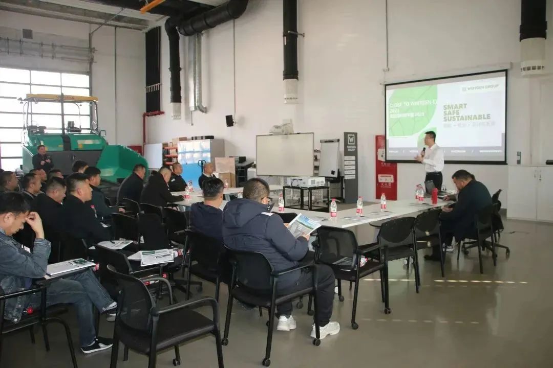 滑模摊铺机图片_滑模摊铺机构造_滑模摊铺机用在哪里