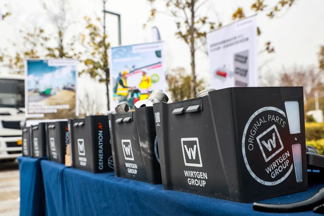 滑模摊铺机构造_滑模摊铺机用在哪里_滑模摊铺机图片