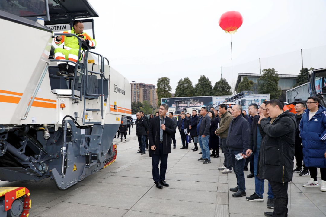 滑模摊铺机构造_滑模摊铺机图片_滑模摊铺机用在哪里