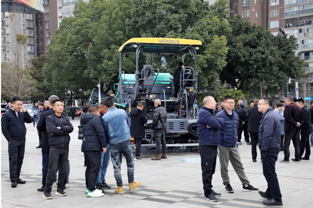 滑模摊铺机图片_滑模摊铺机构造_滑模摊铺机用在哪里