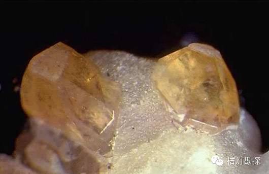 云母片什么意思_片状云母_云母片的作用