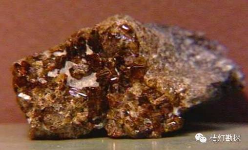 云母片的作用_片状云母_云母片什么意思