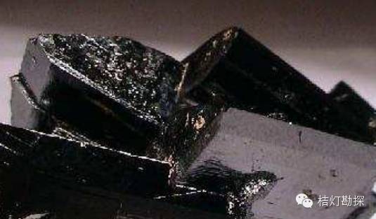 片状云母_云母片的作用_云母片什么意思