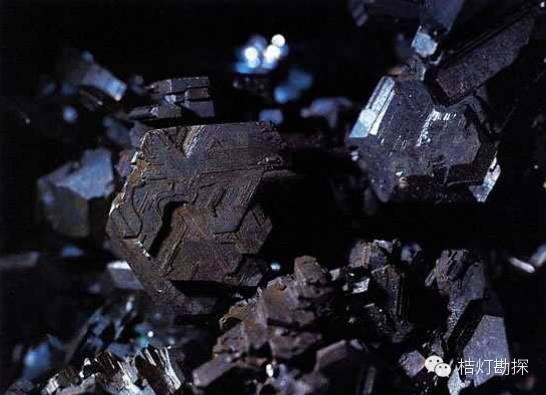 云母片的作用_云母片什么意思_片状云母