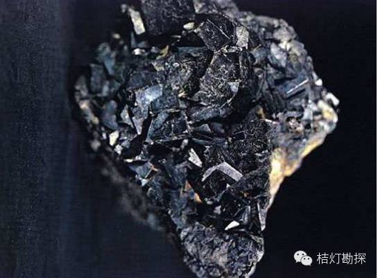 云母片什么意思_片状云母_云母片的作用