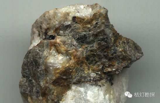 片状云母_云母片的作用_云母片什么意思