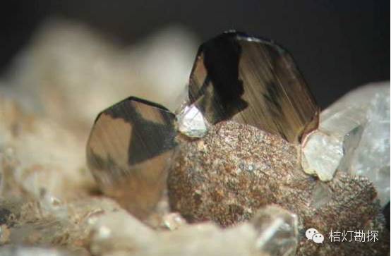 云母片的作用_片状云母_云母片什么意思