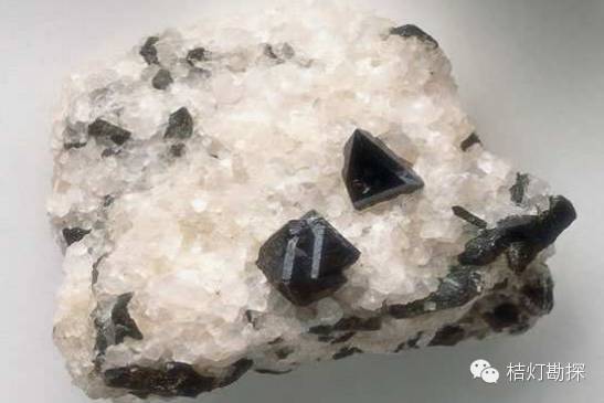 云母片的作用_云母片什么意思_片状云母