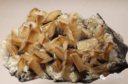 云母片什么意思_片状云母_云母片的作用