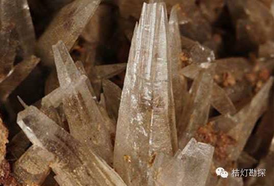 云母片的作用_云母片什么意思_片状云母