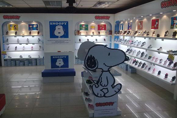 史努比童装加盟店型