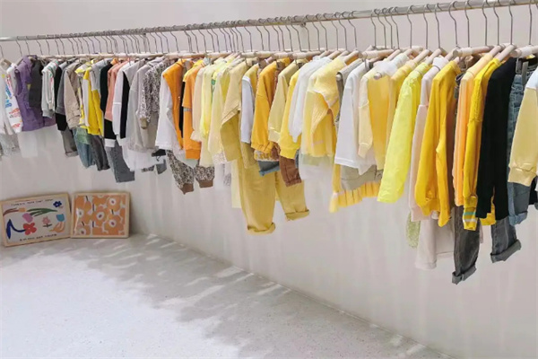 史努比童装加盟