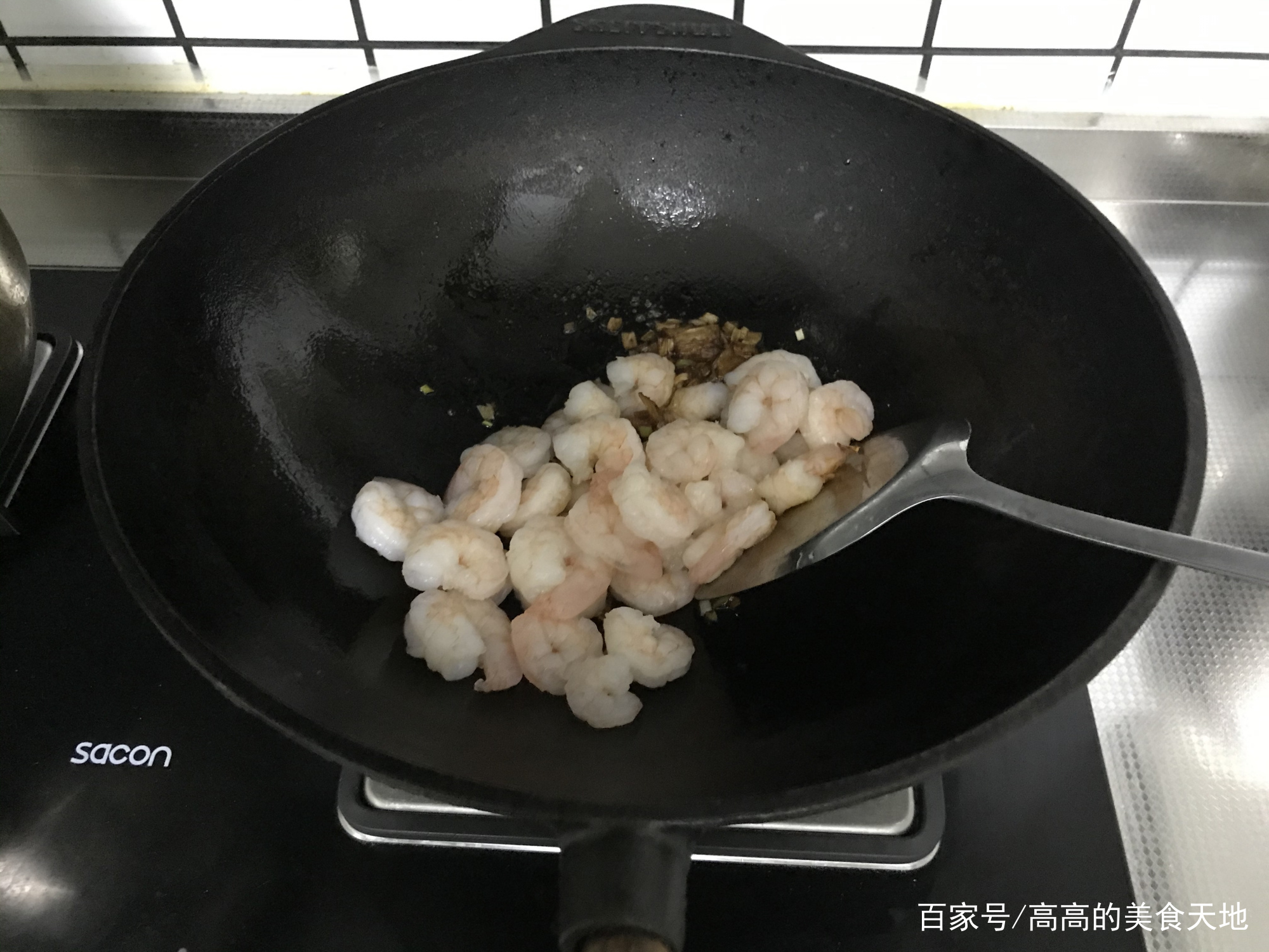 如图甲所示是一艘海事打捞船_如图所示是打捞物体的模拟装置_如图所示是打捞船