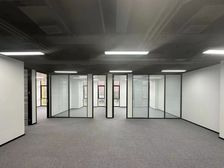 国企大楼 拎包入住 配套齐全 户型方正 双地铁口 随时看房