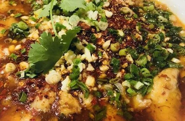 投影仪小米盒子怎么用_投影和小米盒子能无线连接吗_小米盒子视频里的小型投影仪是什么的