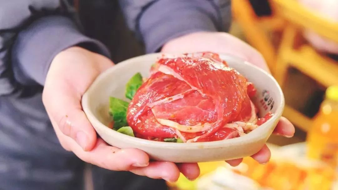 投影和小米盒子能无线连接吗_投影仪小米盒子怎么用_小米盒子视频里的小型投影仪是什么的