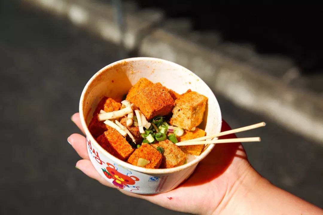 投影仪小米盒子怎么用_投影和小米盒子能无线连接吗_小米盒子视频里的小型投影仪是什么的