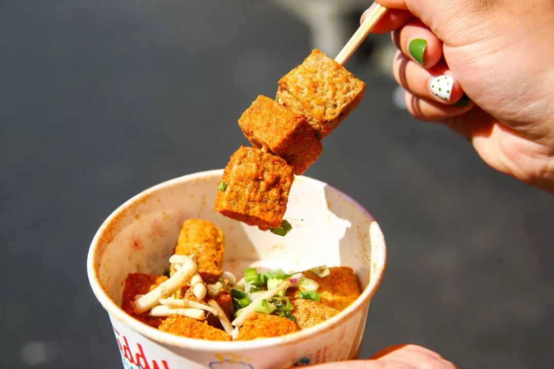 投影仪小米盒子怎么用_小米盒子视频里的小型投影仪是什么的_投影和小米盒子能无线连接吗