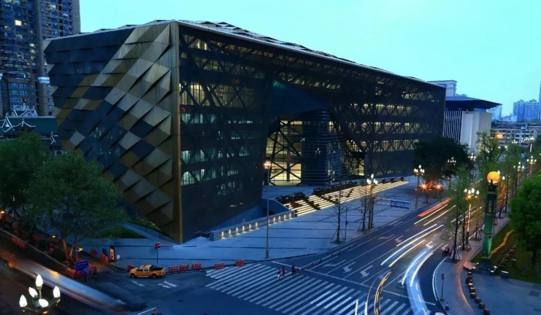 小米盒子视频里的小型投影仪是什么的_投影仪小米盒子怎么用_投影和小米盒子能无线连接吗