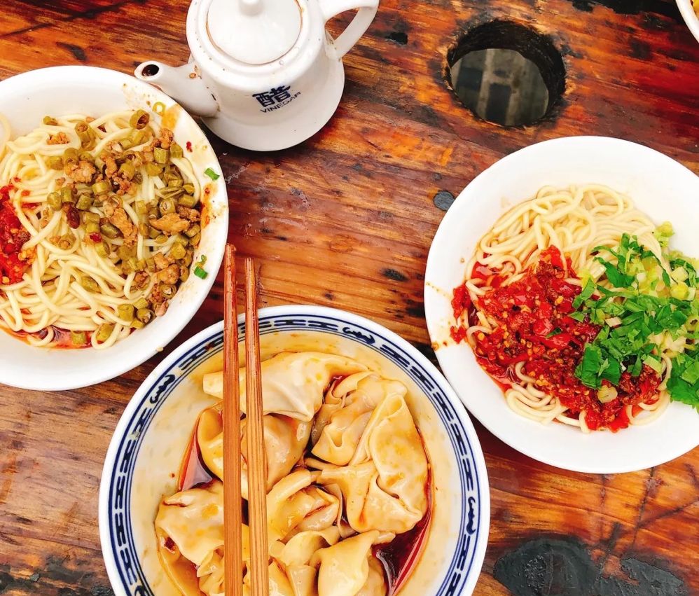 投影和小米盒子能无线连接吗_投影仪小米盒子怎么用_小米盒子视频里的小型投影仪是什么的