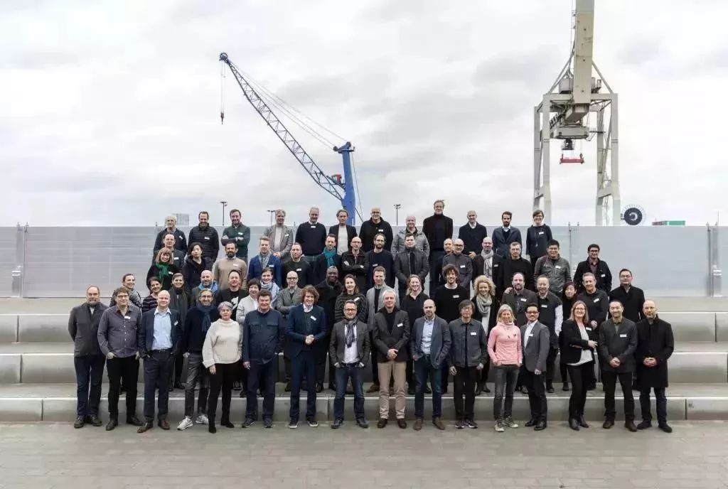 投影仪小米盒子怎么用_小米盒子视频里的小型投影仪是什么的_投影和小米盒子能无线连接吗