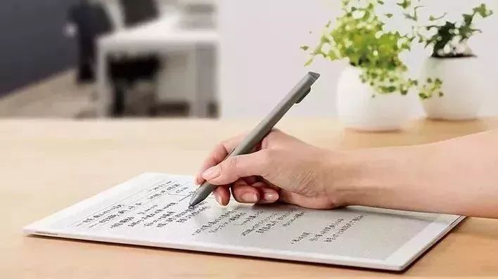 投影和小米盒子能无线连接吗_小米盒子视频里的小型投影仪是什么的_投影仪小米盒子怎么用