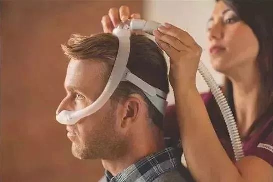 投影仪小米盒子怎么用_投影和小米盒子能无线连接吗_小米盒子视频里的小型投影仪是什么的