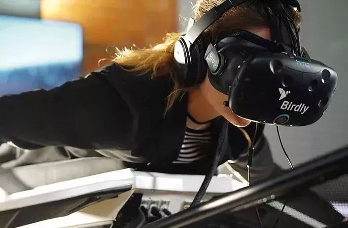 小米盒子视频里的小型投影仪是什么的_投影仪小米盒子怎么用_投影和小米盒子能无线连接吗