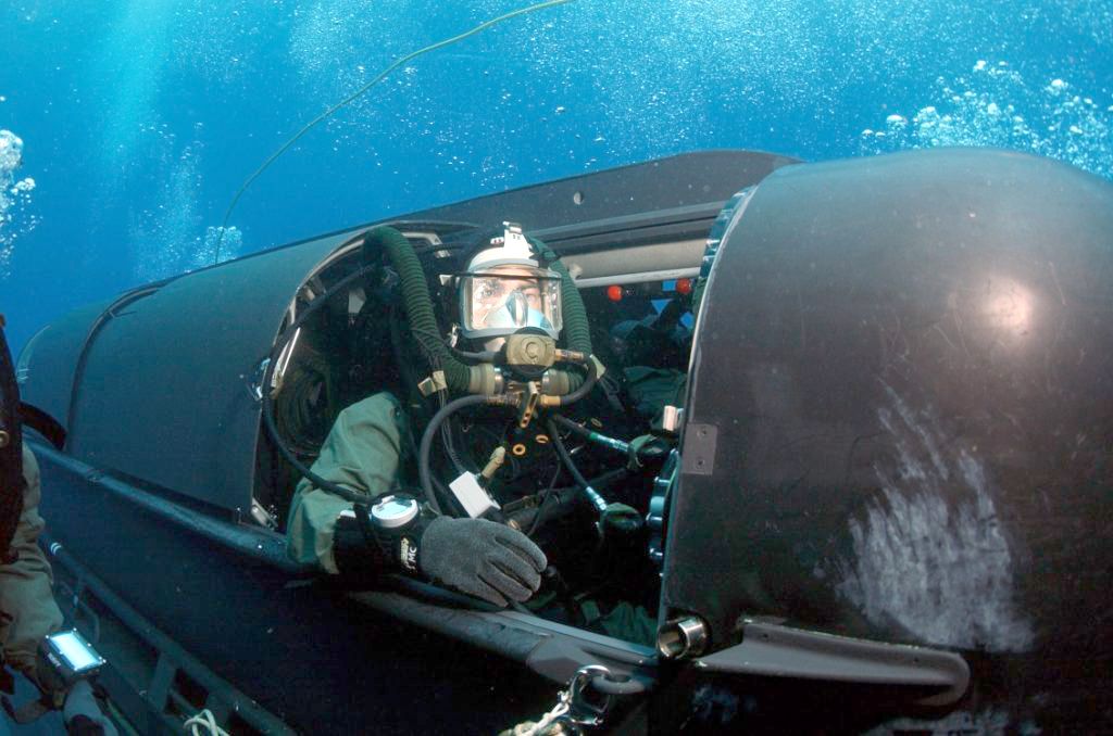 充电器落入水中了能用吗_水下推进器 充电_充电器推进水下充电