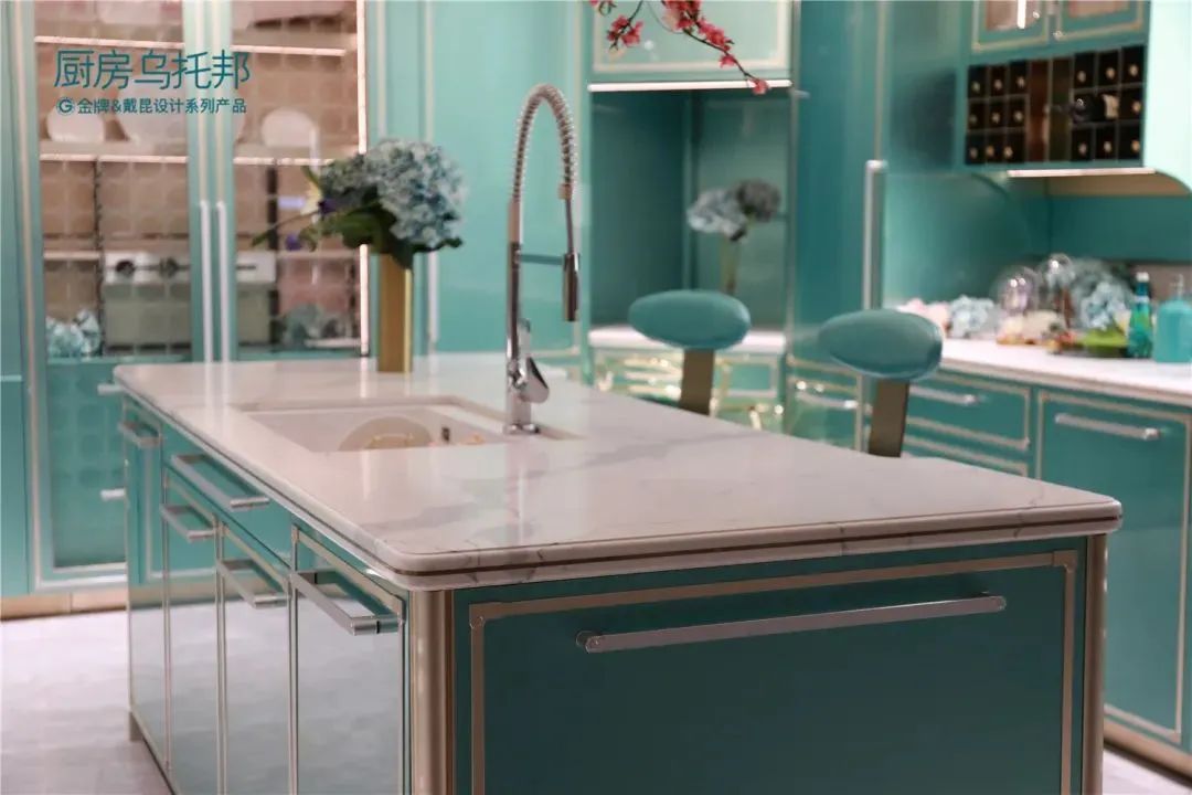 新款玻璃电视柜图片_电视柜玻璃柜_电视柜玻璃碎了能换吗