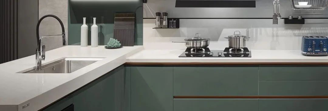 电视柜玻璃碎了能换吗_电视柜玻璃柜_新款玻璃电视柜图片