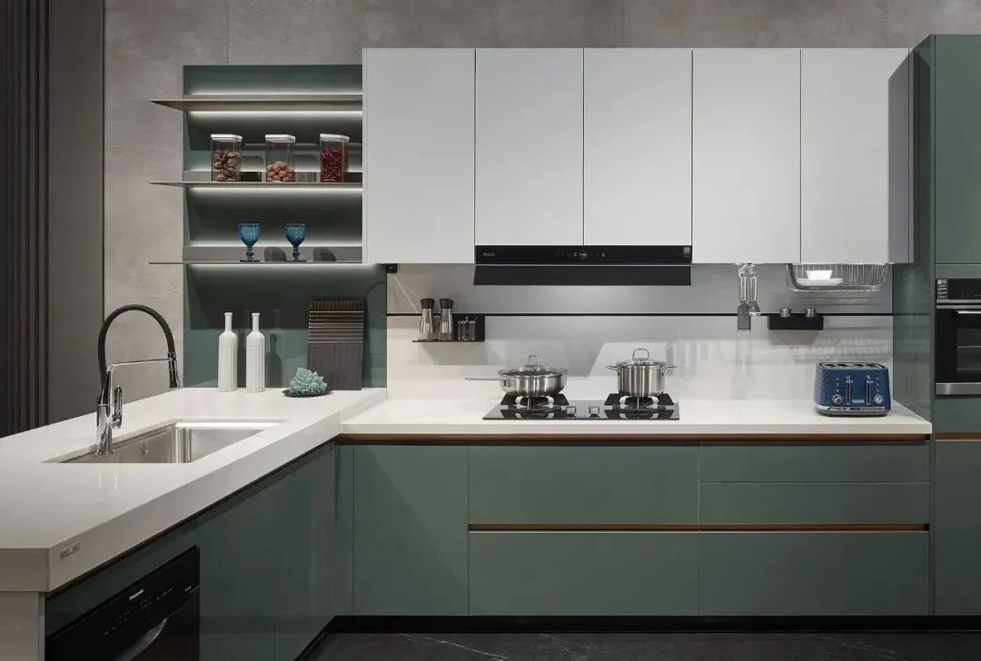 电视柜玻璃碎了能换吗_电视柜玻璃柜_新款玻璃电视柜图片