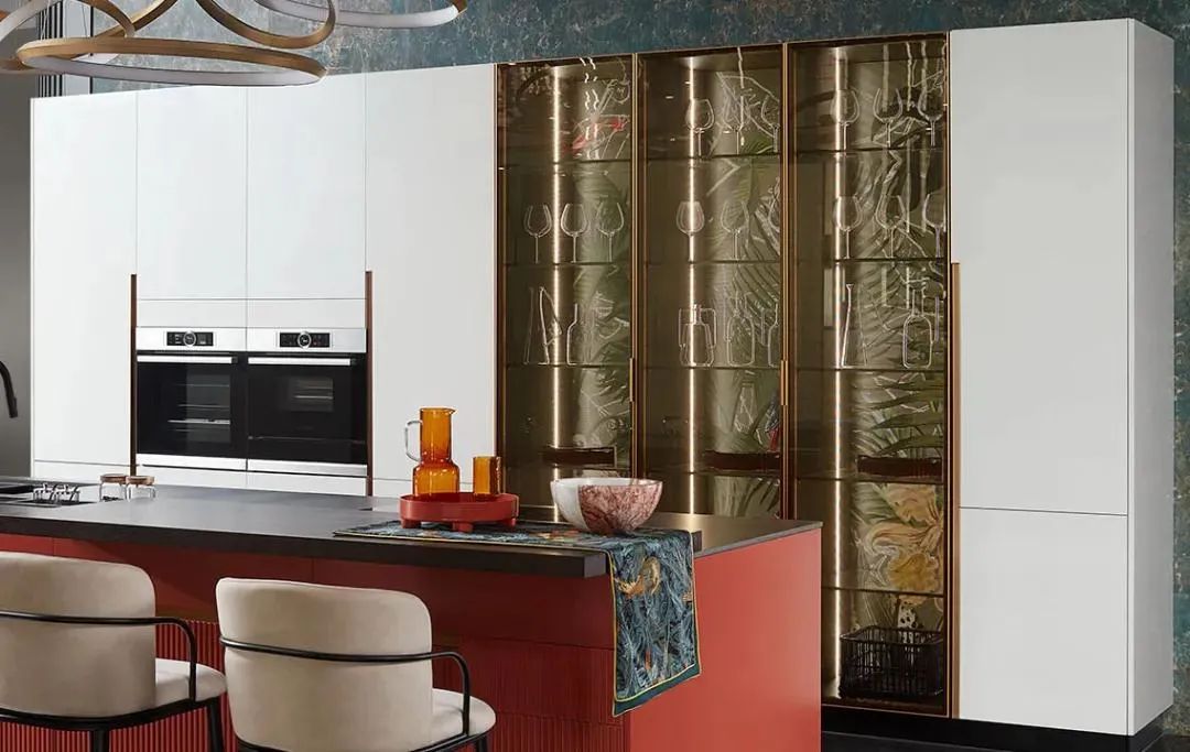 电视柜玻璃碎了能换吗_电视柜玻璃柜_新款玻璃电视柜图片