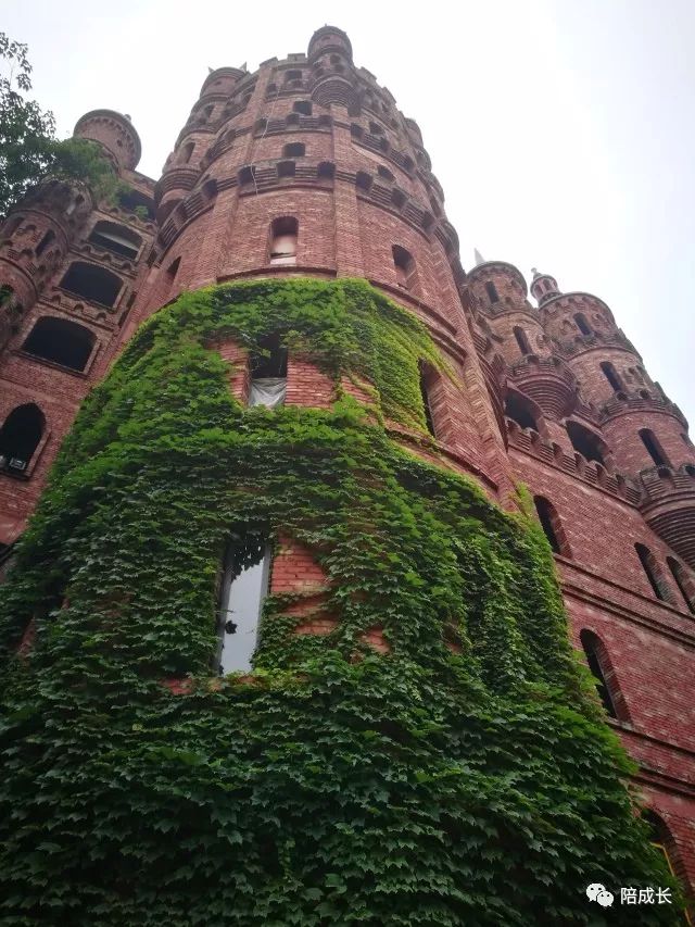 重庆方特科幻主题公园_重庆方特公园营业时间_重庆方特科幻公园上午人多还是下午人多?