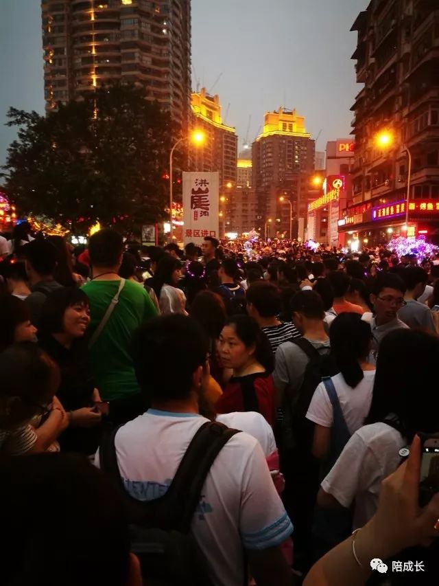 重庆方特公园营业时间_重庆方特科幻主题公园_重庆方特科幻公园上午人多还是下午人多?