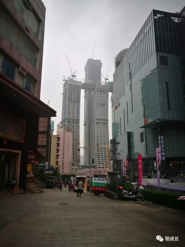 重庆方特科幻主题公园_重庆方特科幻公园上午人多还是下午人多?_重庆方特公园营业时间