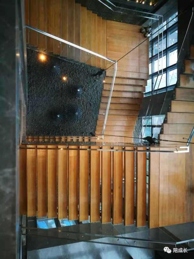 重庆方特科幻主题公园_重庆方特公园营业时间_重庆方特科幻公园上午人多还是下午人多?