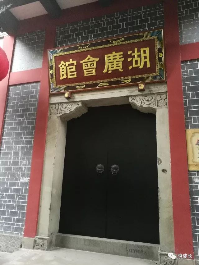 重庆方特科幻公园上午人多还是下午人多?_重庆方特公园营业时间_重庆方特科幻主题公园