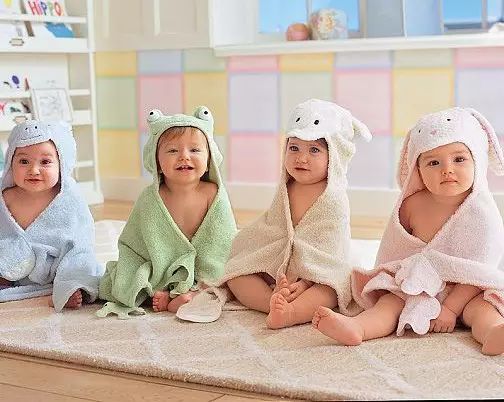 小孩拿手机拍照照片_小孩子手机拍照的图片_手机拍照小孩有辐射吗