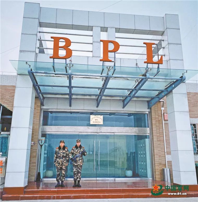 站内红光带接车_进车站红光带，信号机会变颜色_色灯进站信号机红灯灭灯后