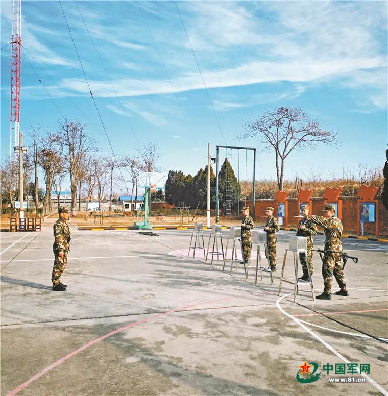 站内红光带接车_色灯进站信号机红灯灭灯后_进车站红光带，信号机会变颜色