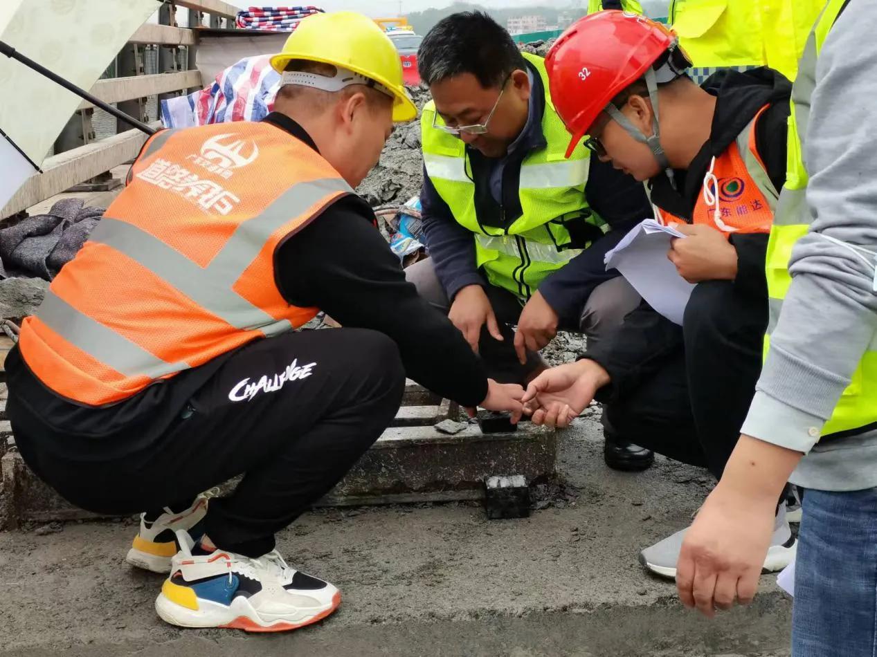 桥梁伸缩缝怎么支模板_桥梁伸缩缝的计算_什么是模数式桥梁伸缩缝