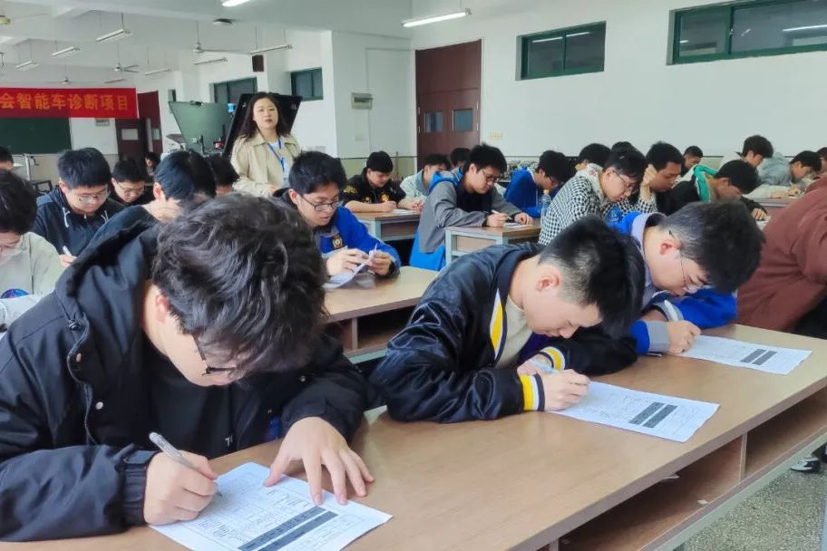 活塞连杆组的拆装步骤视频_活塞连杆组的拆装_活塞连杆组的拆卸